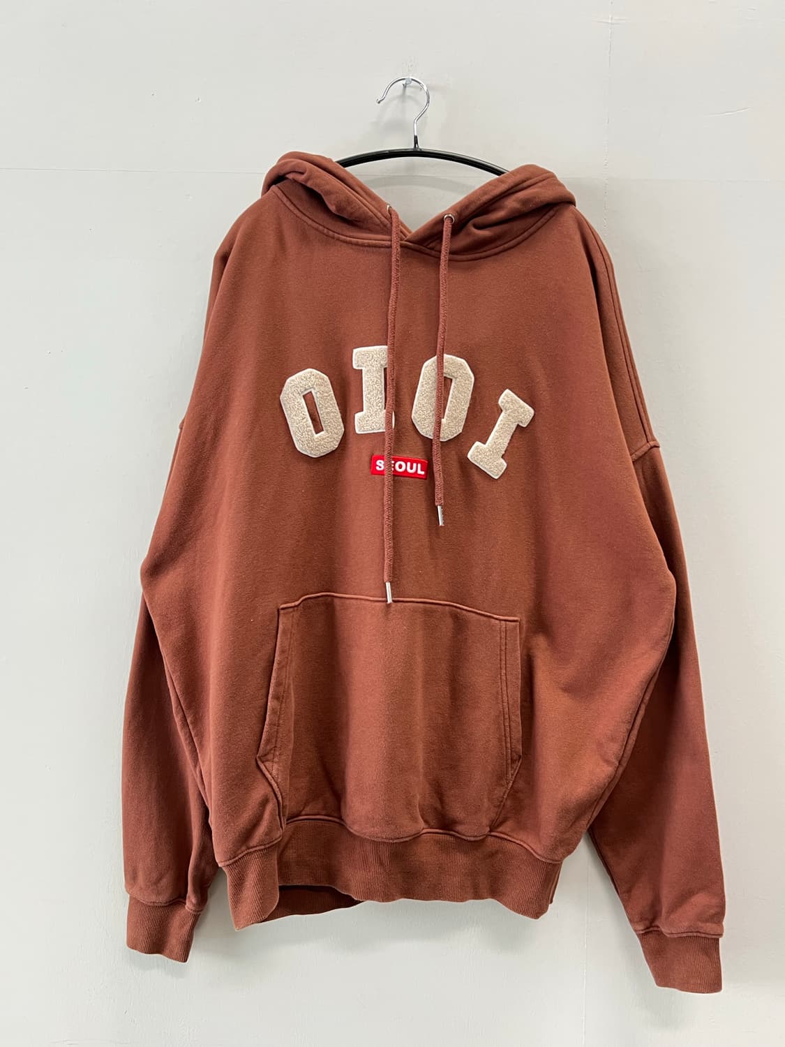 오아이오아이 오버핏 빅로고 후드 티 브라운 상품이미지2