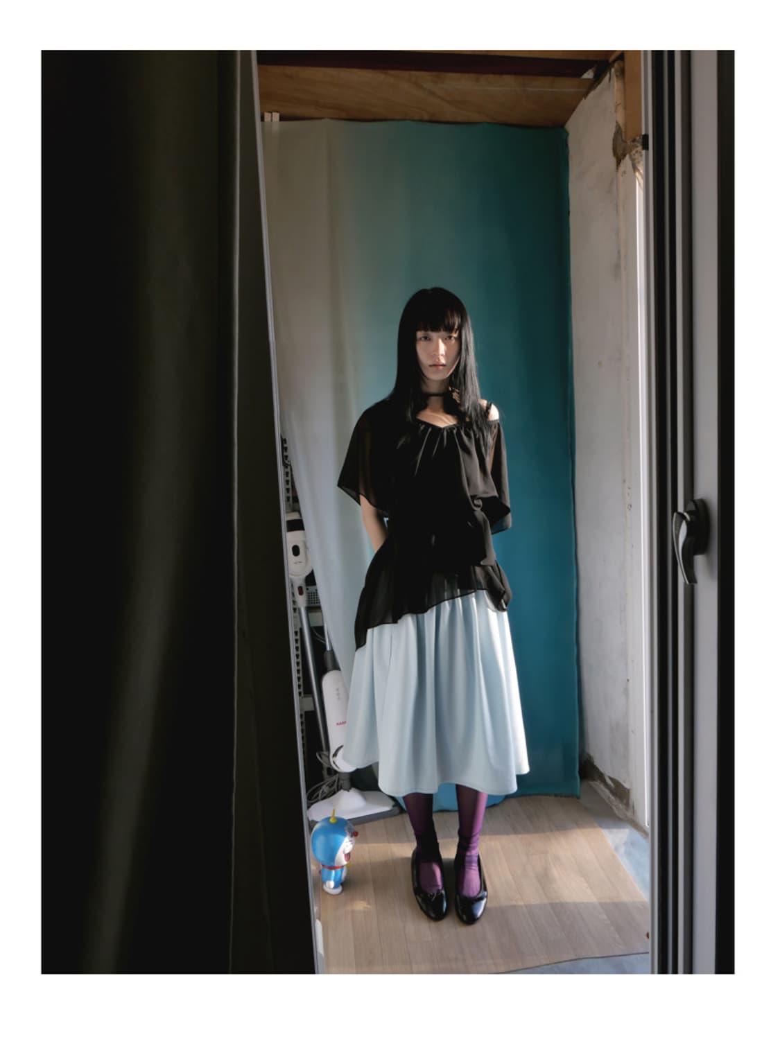 VEIL BLOUSE IN BLACK 상품이미지1