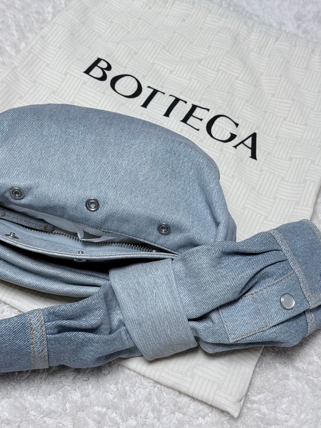 보테가베네타 미니 조디 블루워시드 데님무드 램스킨 (1회 시착) 상품이미지2