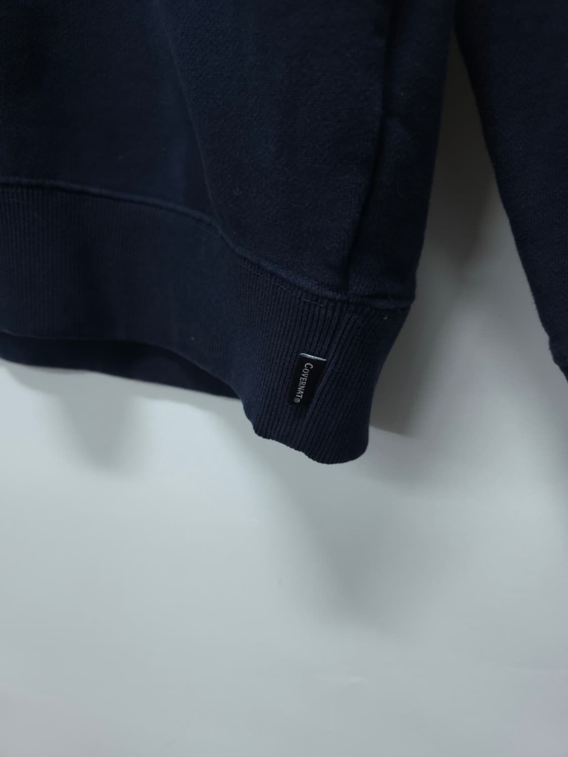 [커버낫] 남성 C 로고패치 포인트 네이비 맨투맨 상품이미지5