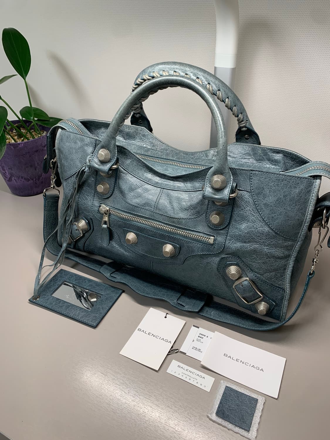 발렌시아가 클래식 모터백 에메랄드그레이 상품이미지5