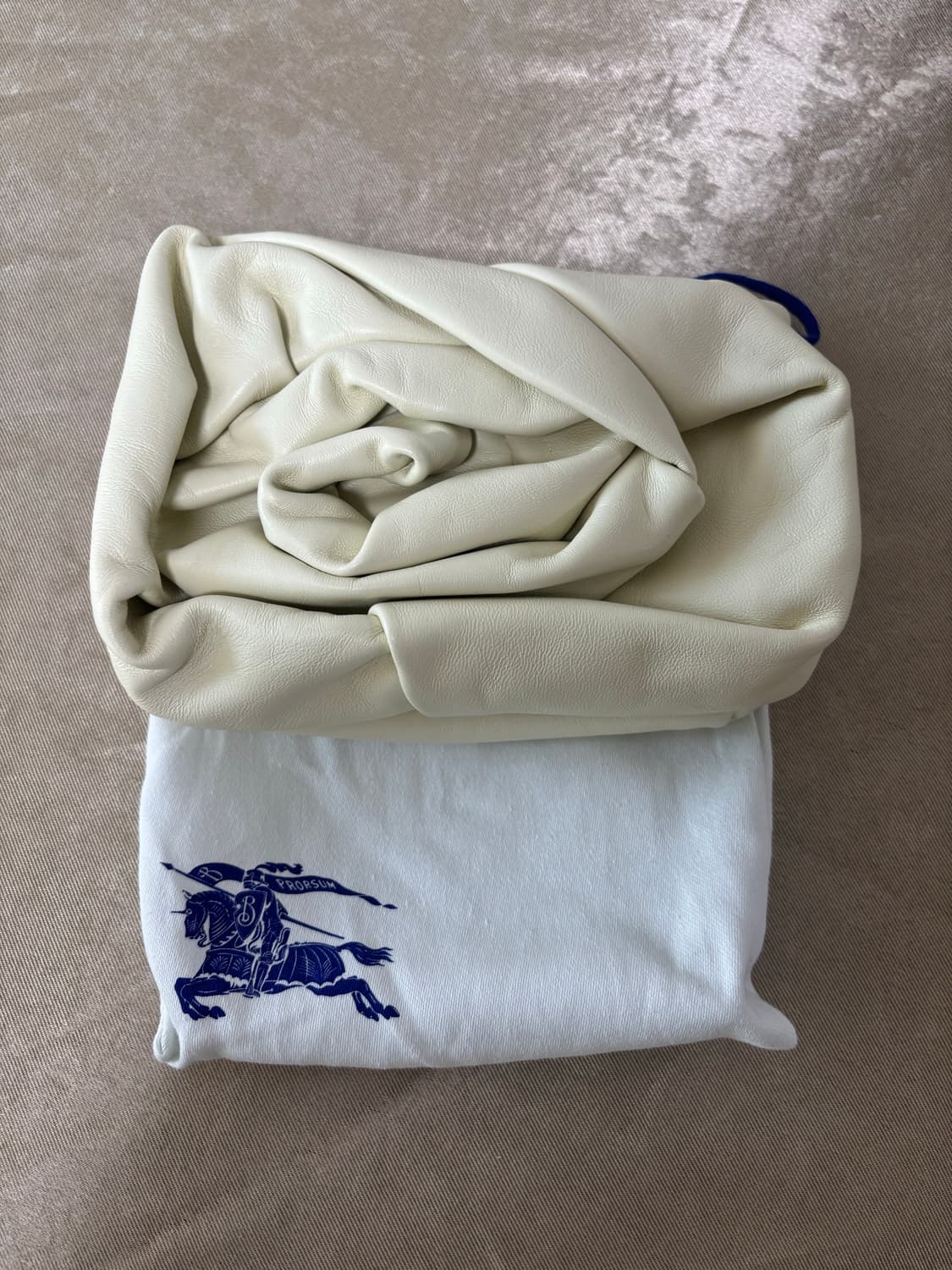 (새상품)버버리 로즈 레더 체인 크로스백 상품이미지3