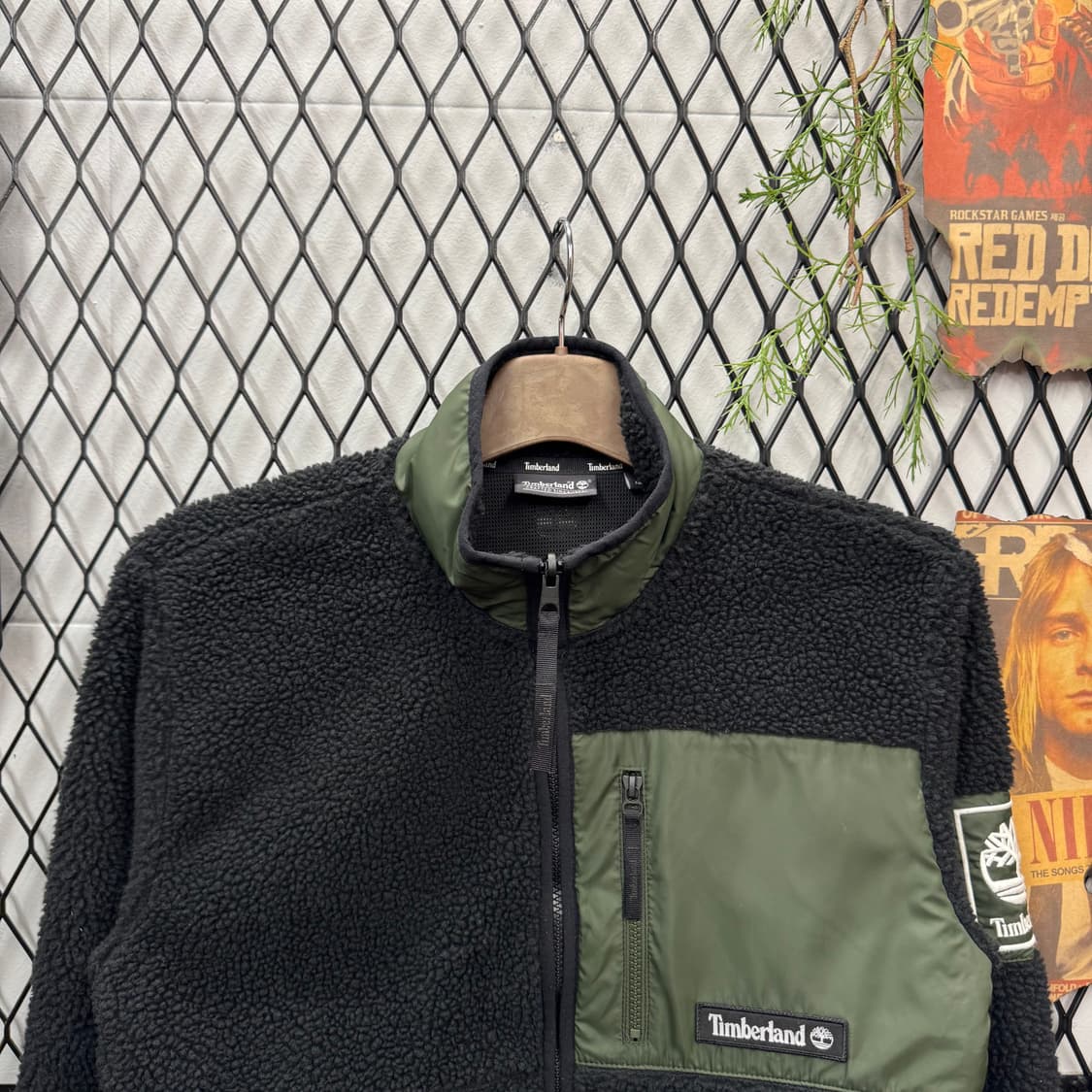 2019 F/W 팀버랜드 플리스 자켓 카키 배색 패치 디테일 블랙 상품이미지3