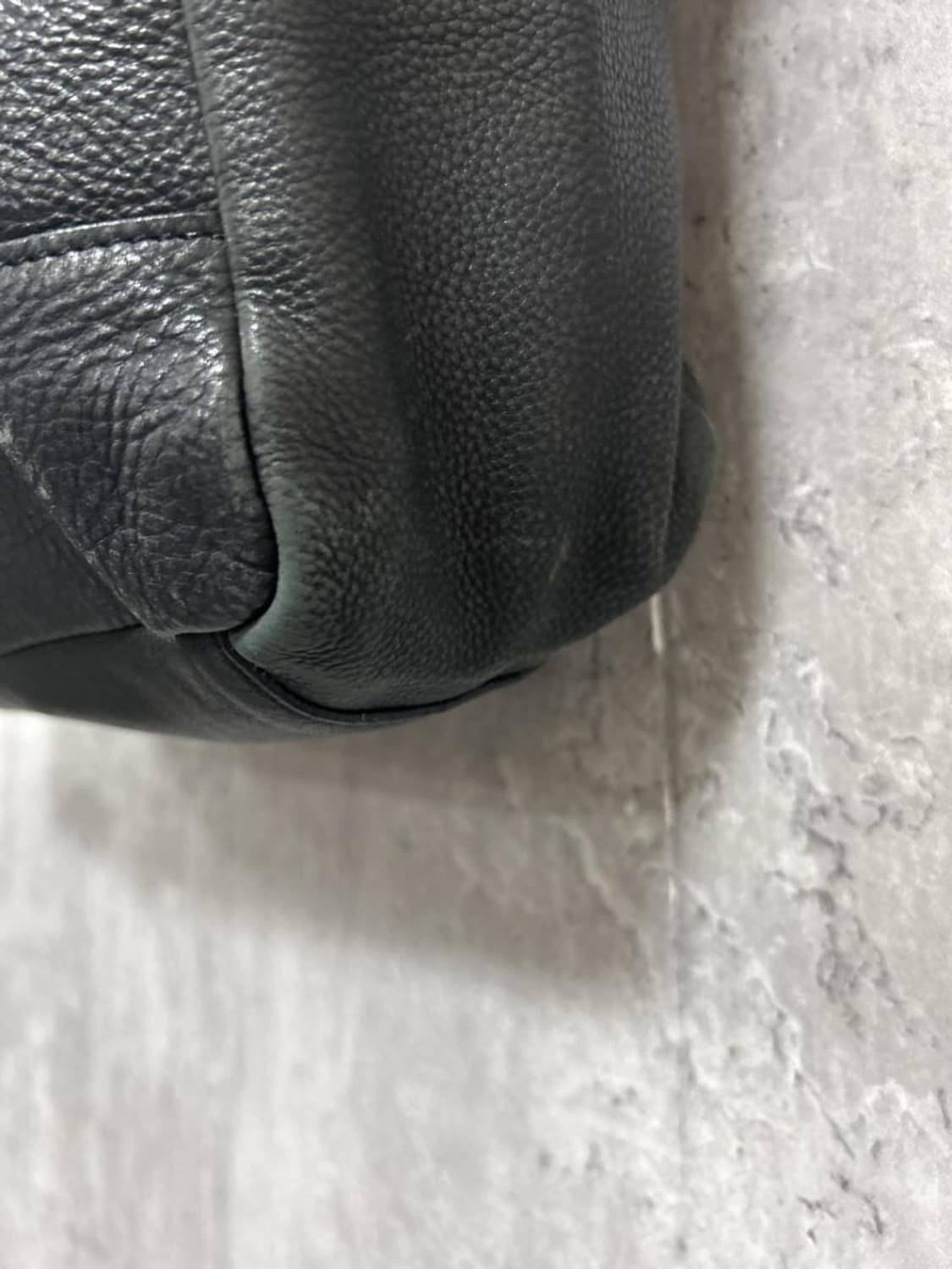 버버리 블랙 소가죽 토트백 상품이미지7