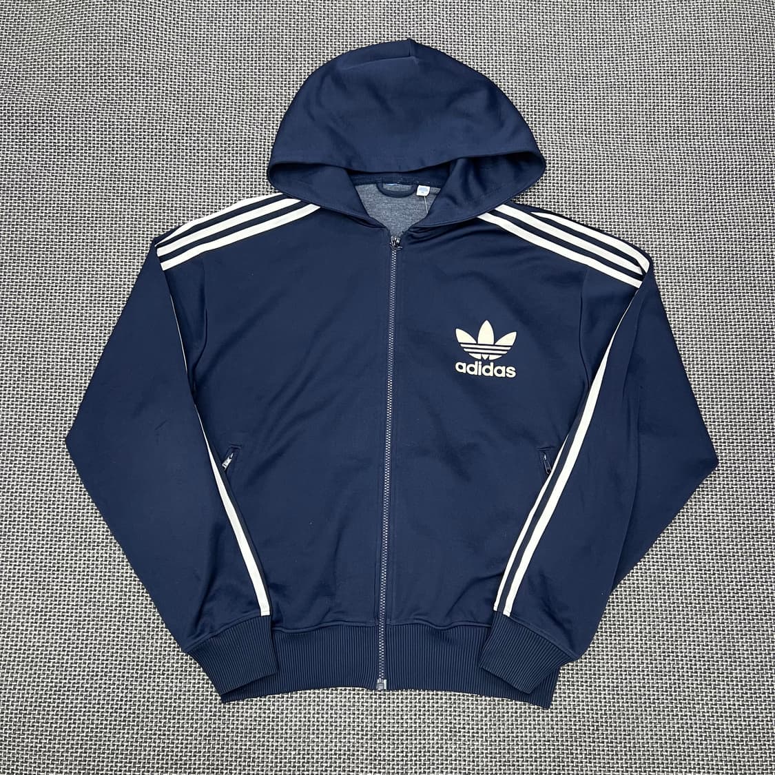 착샷O 아디다스 네이비 후드플락 져지 상품이미지1