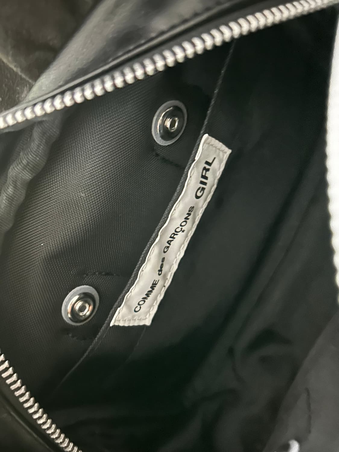 꼼데가르송 프릴백 상품이미지3