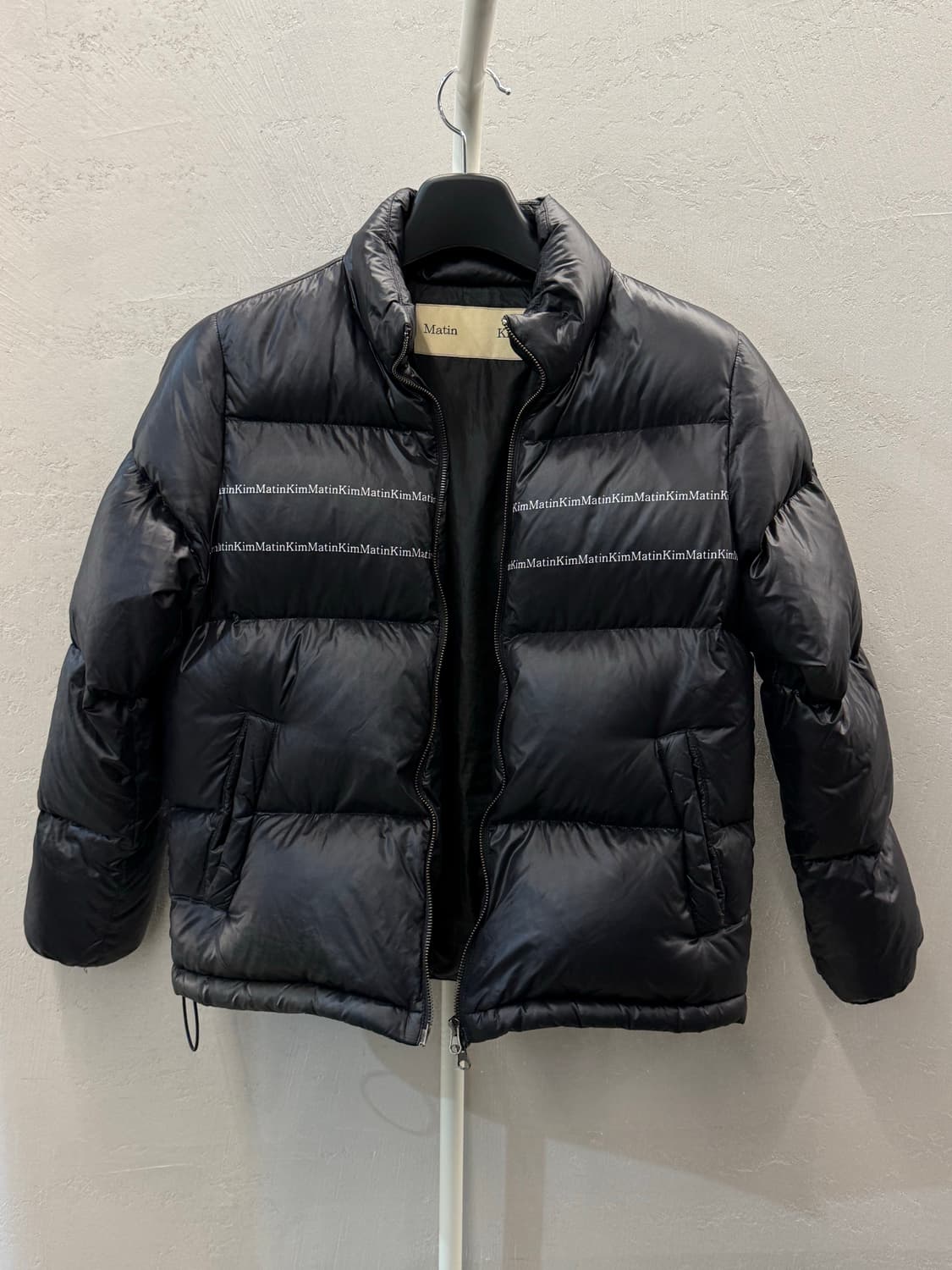 Matin Kim 마뗑킴 블랙 글로시 패딩 S *지퍼고장 상품이미지2