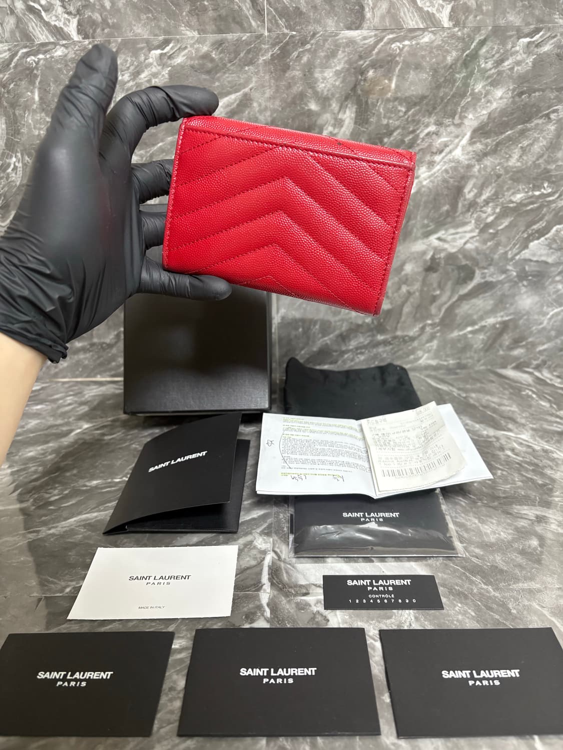 입생로랑 엔벨로프 마틀라세 반지갑 상품이미지2