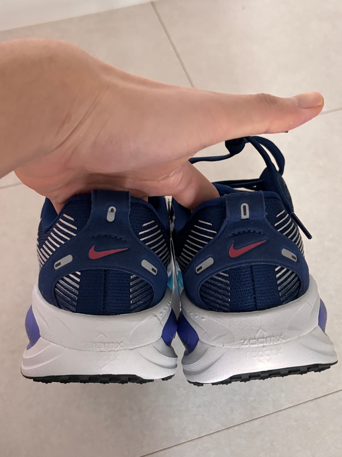 Nike Vomero 18 Blue Void Blue Lightning 상품이미지7