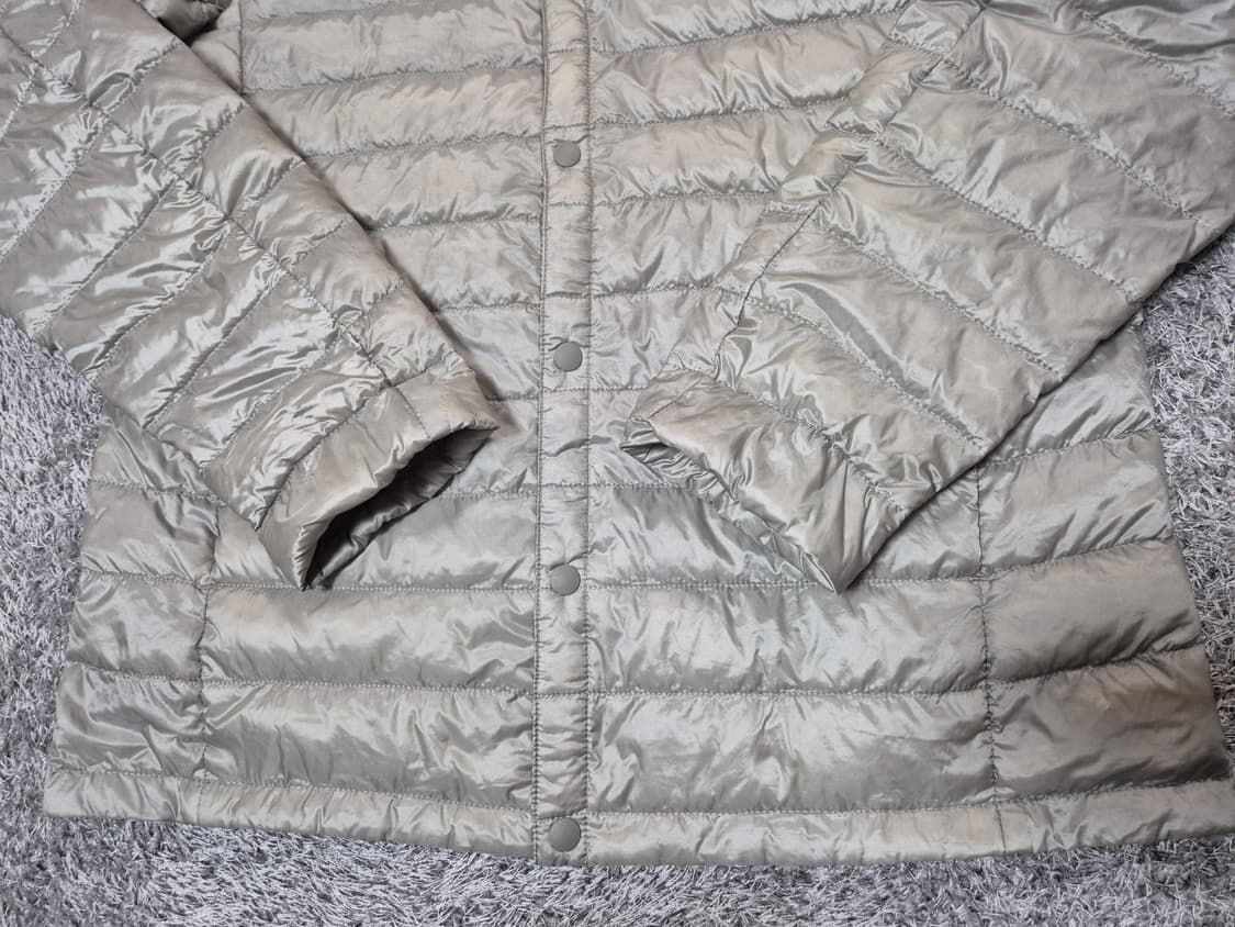 유니클로 남성 브이넥 경량 다운 패딩 L 상품이미지4