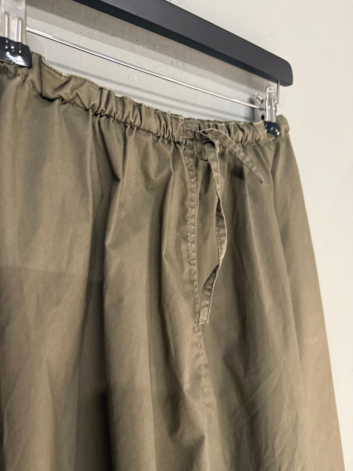 khaki flare-fit midi skirt 상품이미지7