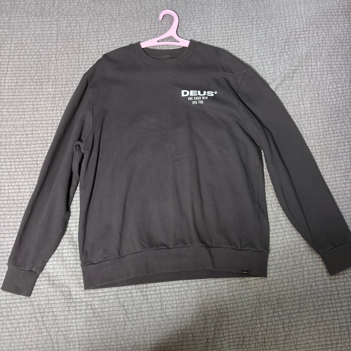 데우스 빅타임 크루 맨투맨 상품이미지1