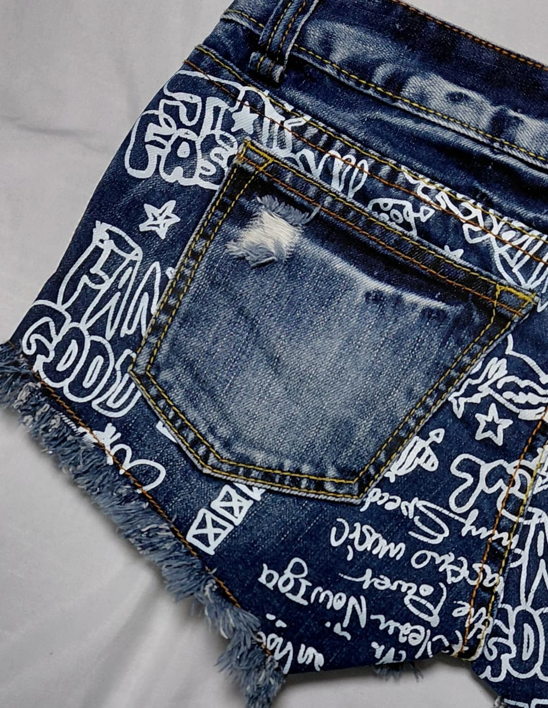 [26] CO&LU(코앤루) 그래피티 유니콘 커스텀 데님 쇼츠 상품이미지7