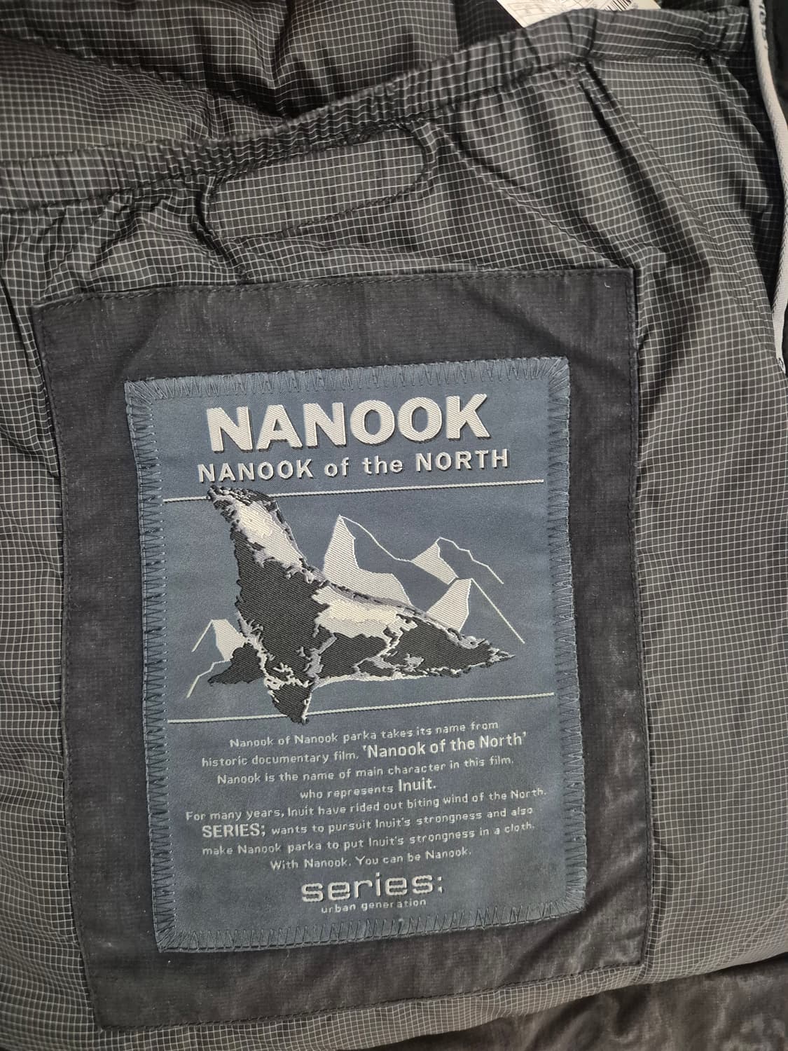 시리즈 나누크 숏 구스다운 자켓 95 판매합니다 
자연스런 사용감 존재 상품이미지6