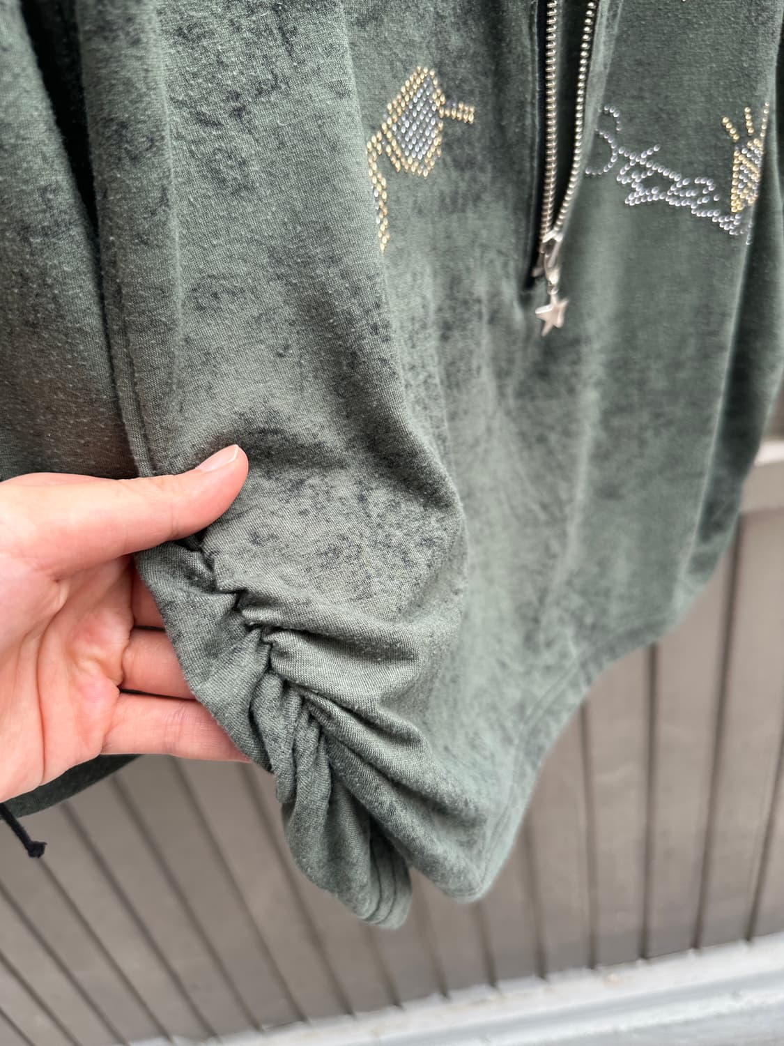 Side shirring detail khaki long sleeve 상품이미지3