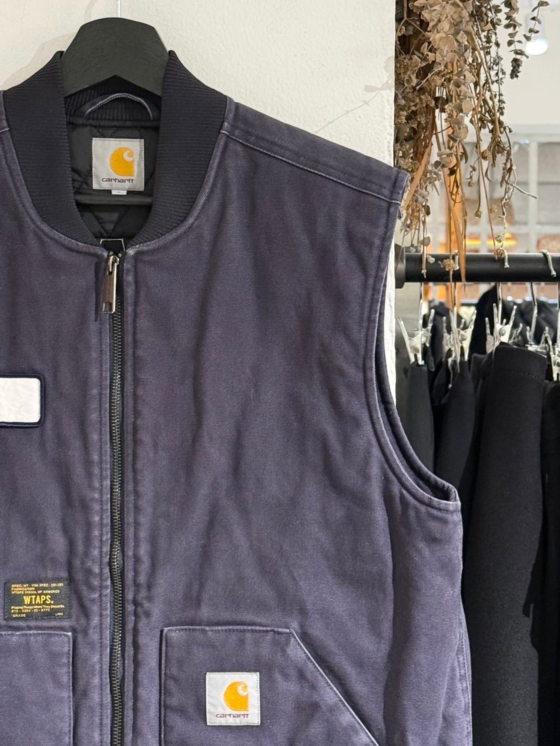 더블탭스 x 칼하트 네이비 워크웨어 베스트 상품이미지3