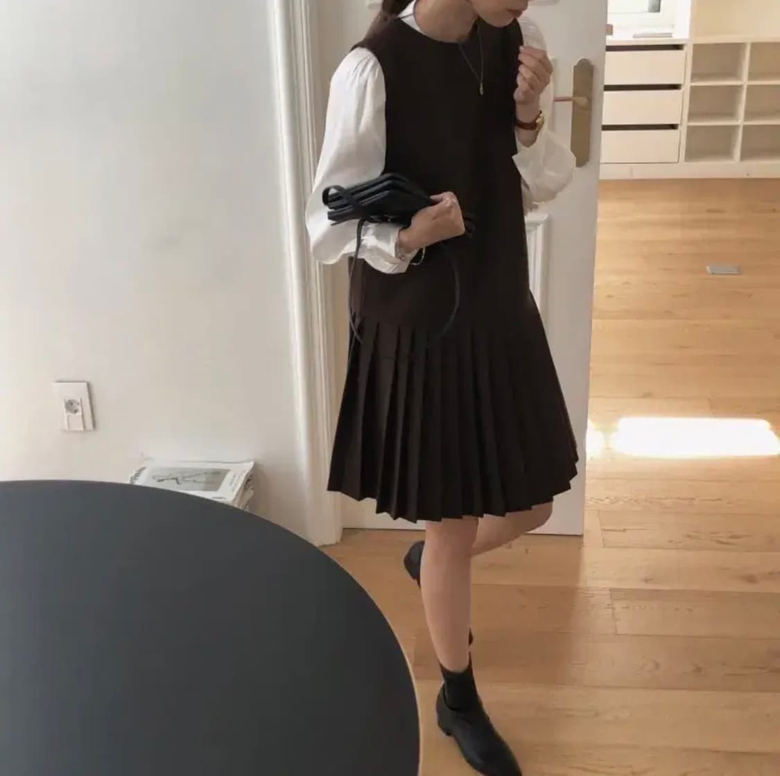 아카이브제이투유 르네 블라우스+세인트 플리츠 원피스 브라운 상품이미지1