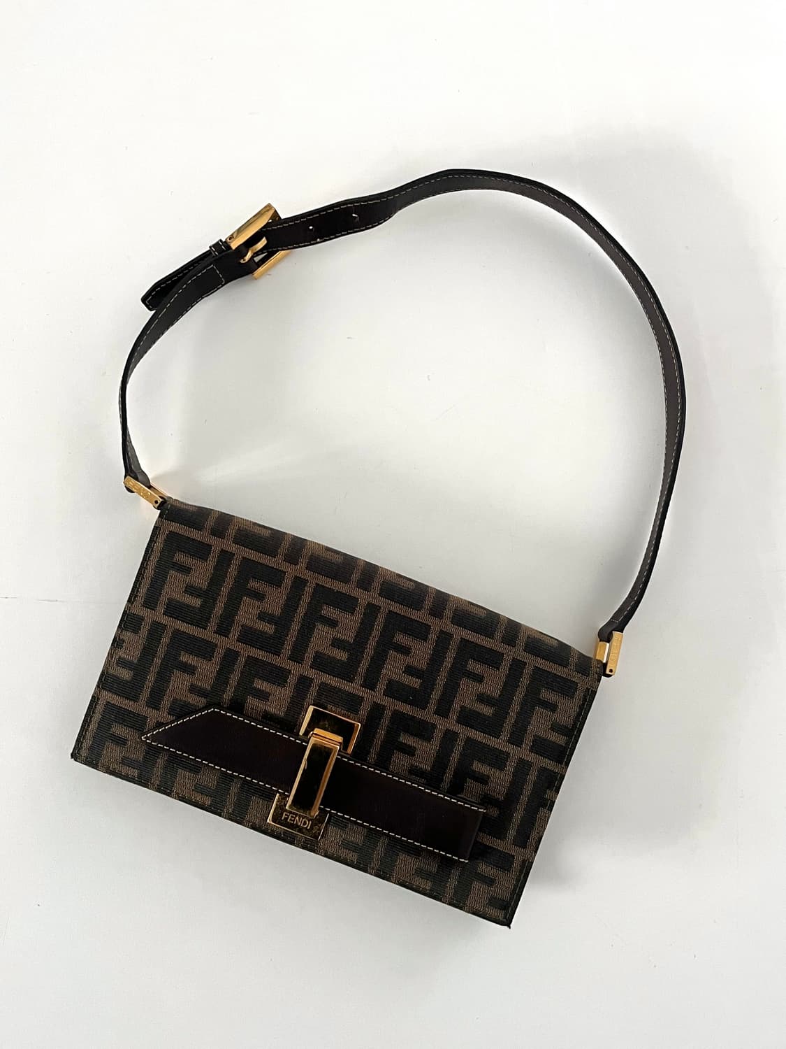 FENDI 펜디 FF 자카드 주카 로고 바게트 숄더백 상품이미지1