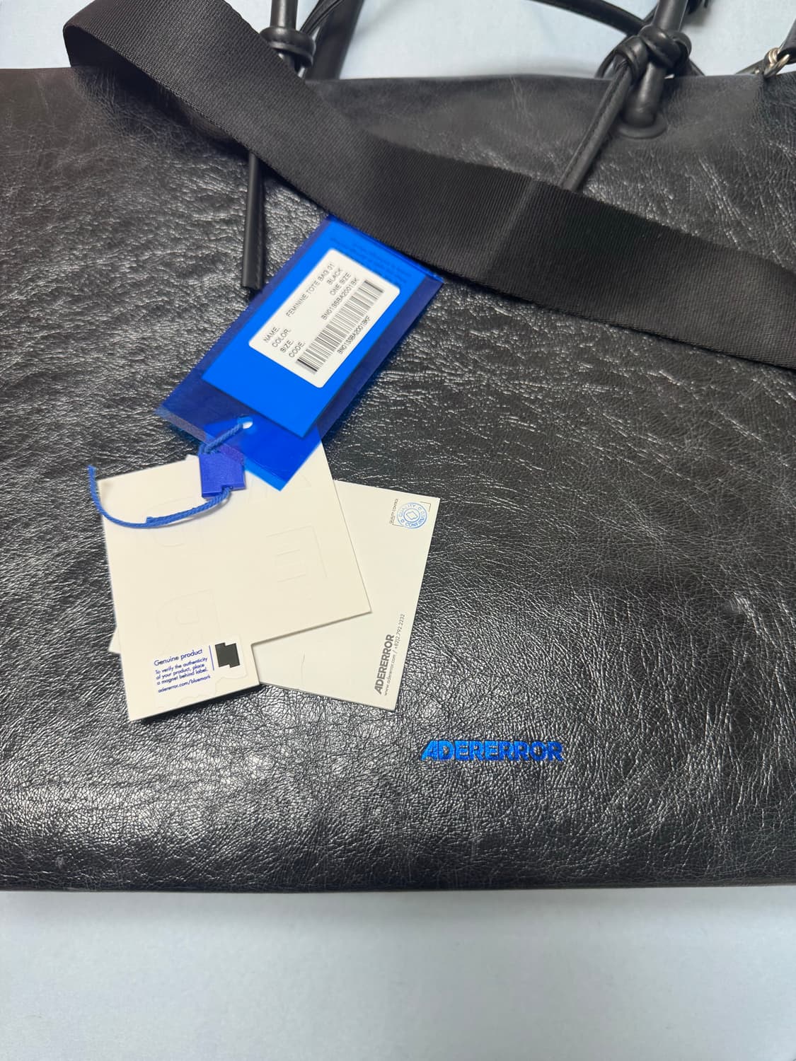 아더에러 와이드 크랙 쇼퍼백 느와르 상품이미지2