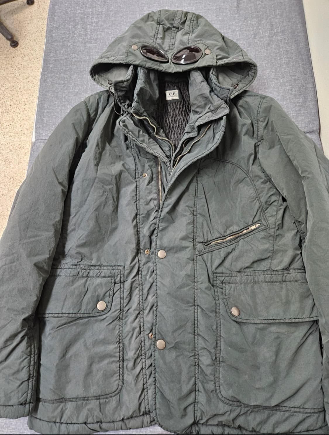 Cp컴퍼니 고글 후드 패딩 판매 상품이미지1