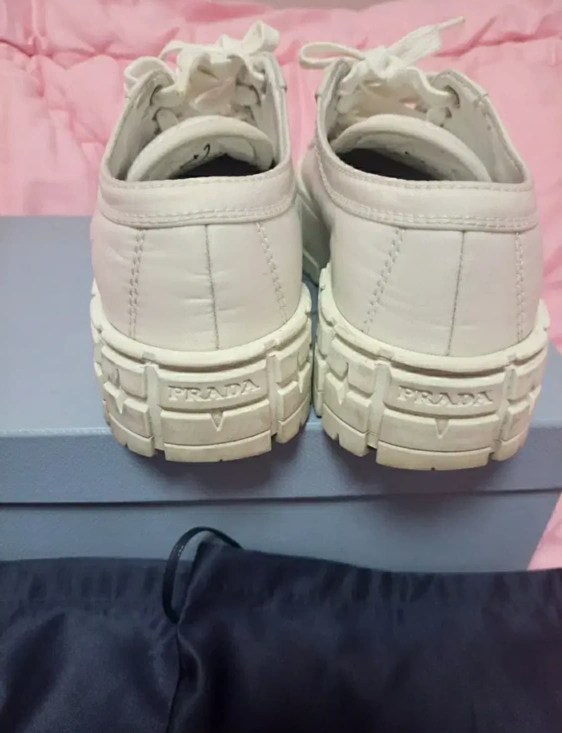 정품)급처상태좋음!프라다 삼각로고더블휠 개버딘 리나일론스니커즈키높이운동화 상품이미지5