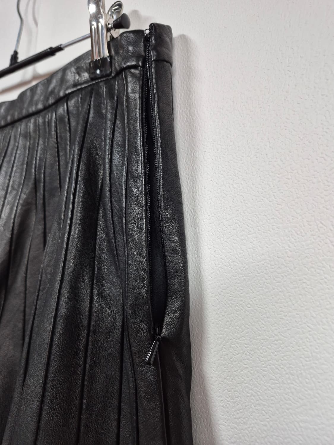 띠어리 양가죽 플리츠 미니 스커트 상품이미지5