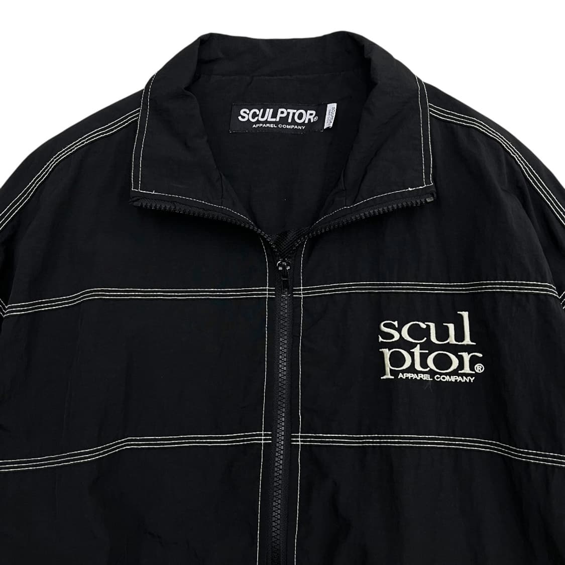스컬프터 로고자수 화이트 스티치 블랙 바람막이 상품이미지4