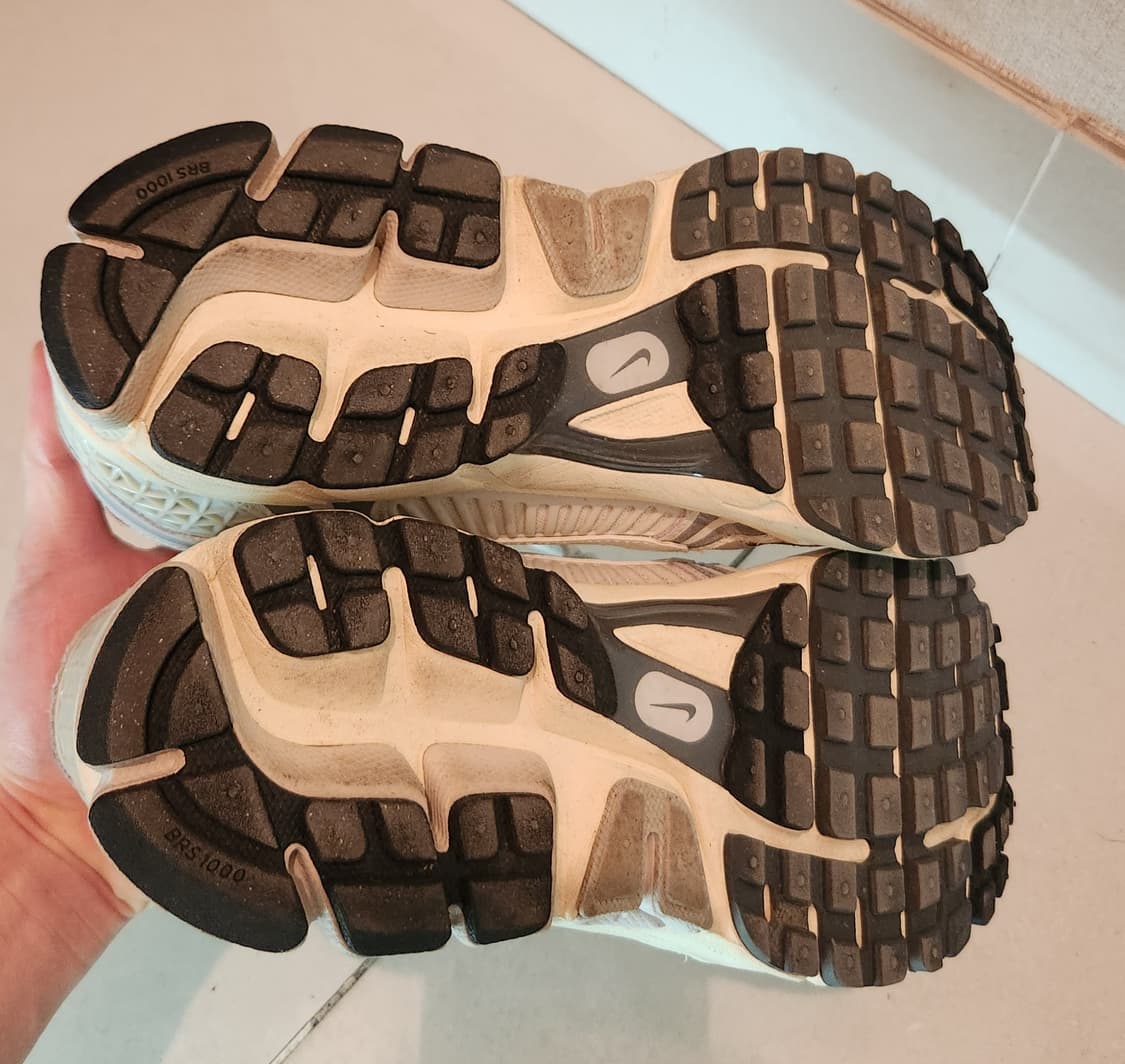 [나이키] 줌 보메로 5 플래티넘 틴트 포톤 더스트 상품이미지4