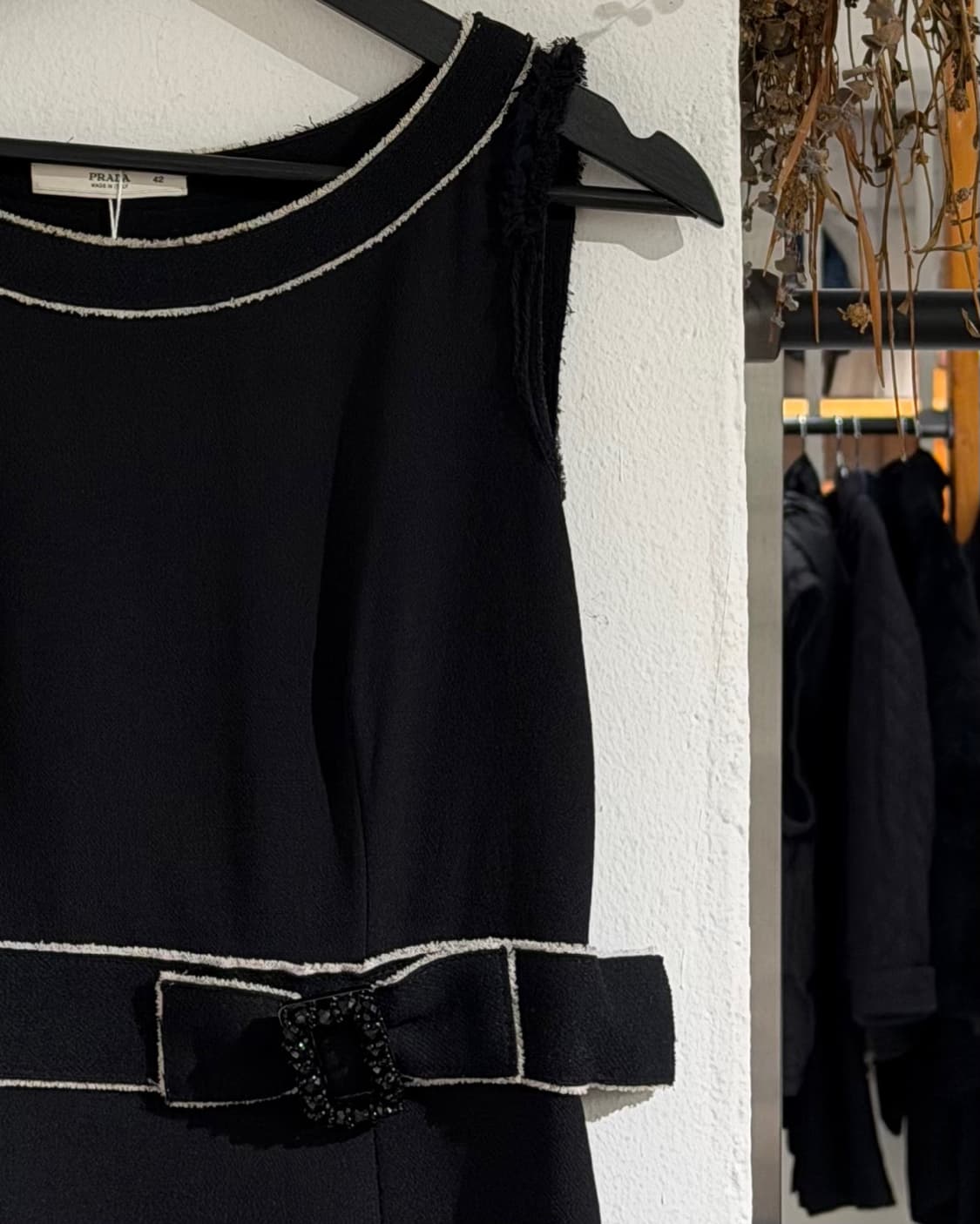 프라다 블랙 벨트 플레어 미디 드레스 상품이미지3