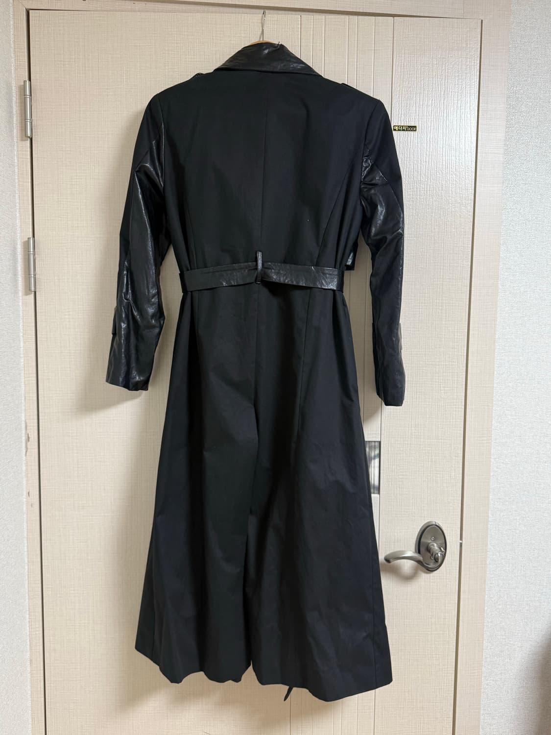 보헤미안 서울 검정 트렌치코트 상품이미지5