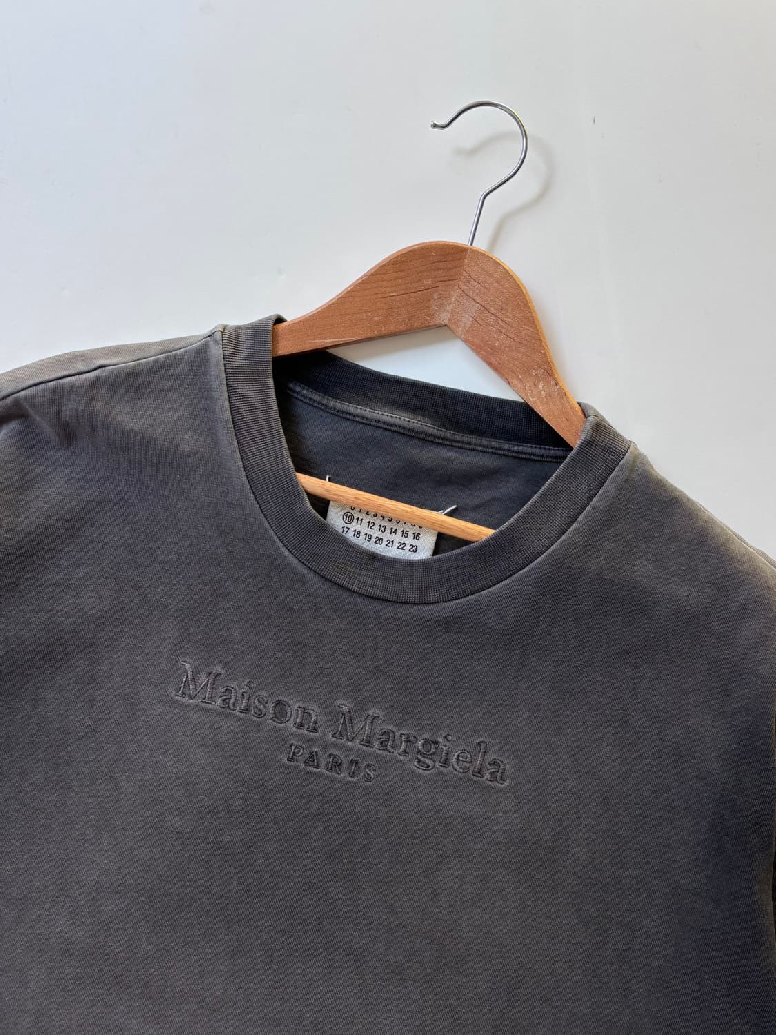 MM6 메종 마르지엘라 차콜 반팔 티셔츠 상품이미지4