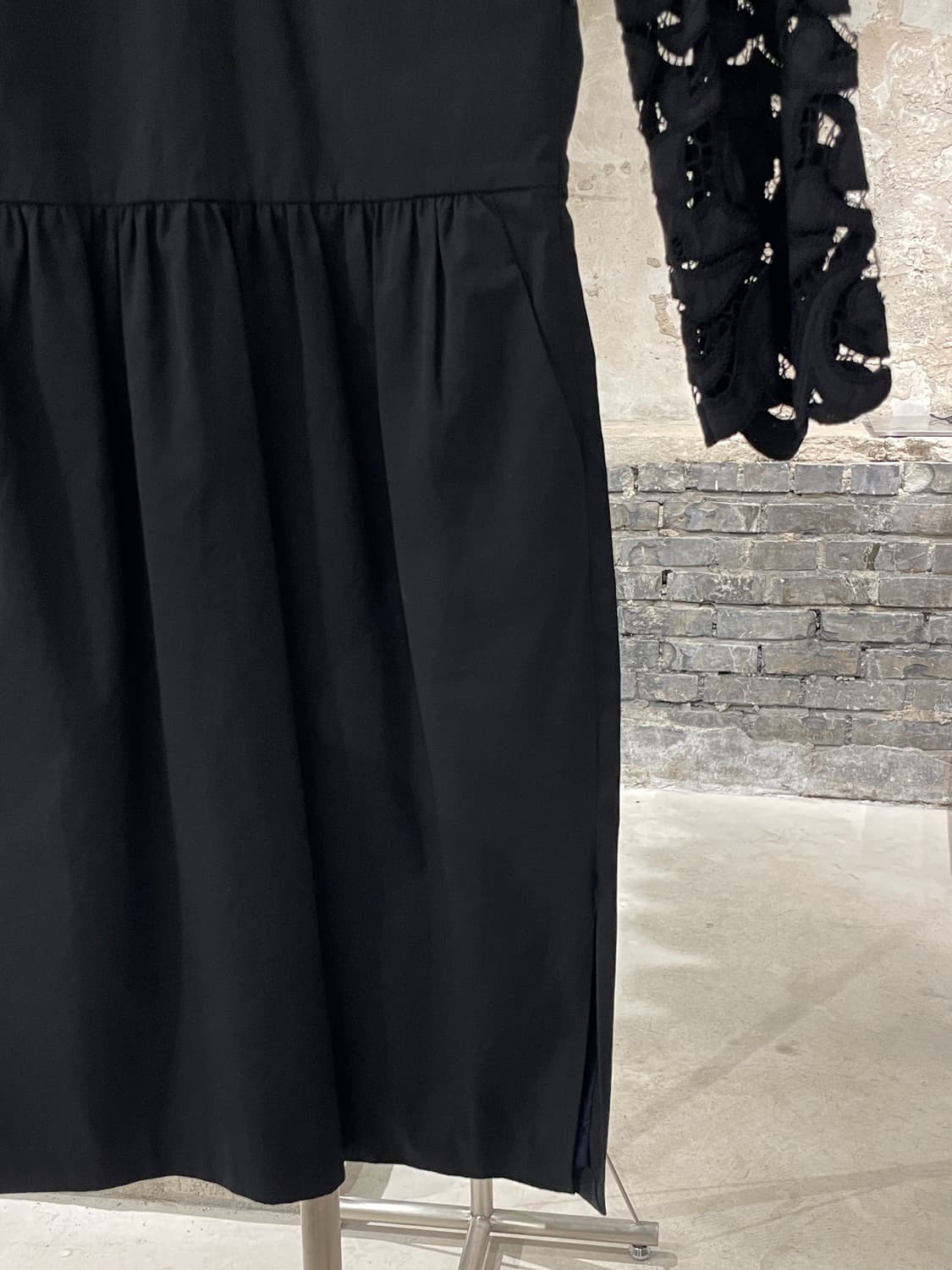 드리스 반 노튼 블랙 레이스 커프스 3/4 슬리브 코튼 미디원피스 상품이미지5