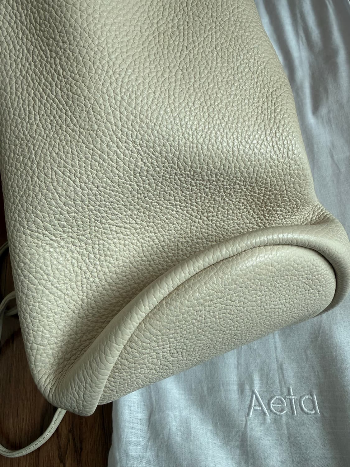 aeta 원통 버킷백 상품이미지5