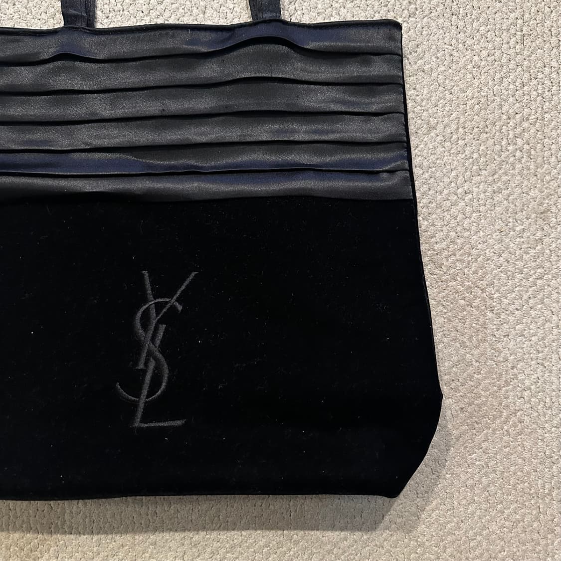 입생로랑 파르퓸 벨벳 토트백 상품이미지3