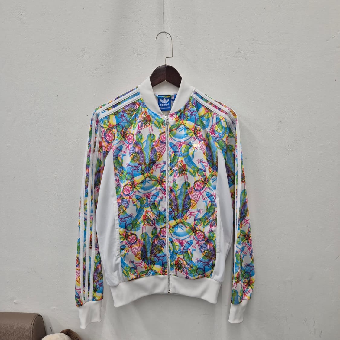 아디다스 X 카르노브스키 RGB 슈퍼스타 트랙탑 100 상품이미지1