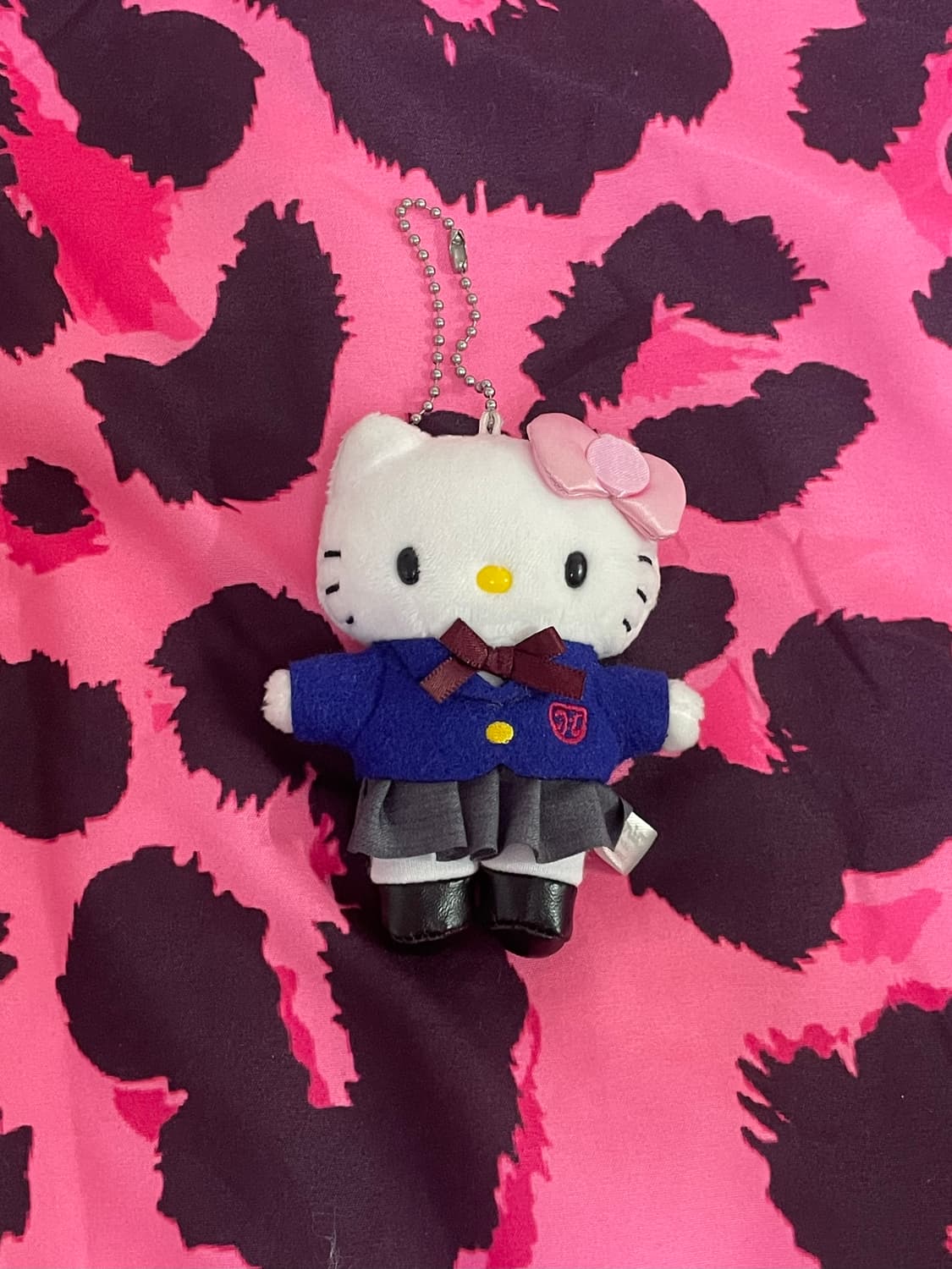 산리오 |  헬로키티 50주년 교복 키링 상품이미지1