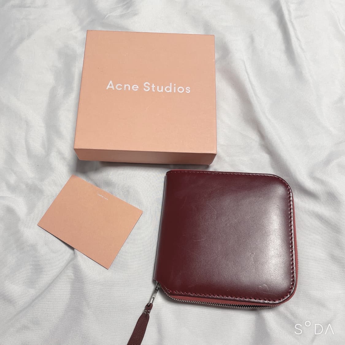 아크네스튜디오 버건디 지갑 상품이미지1