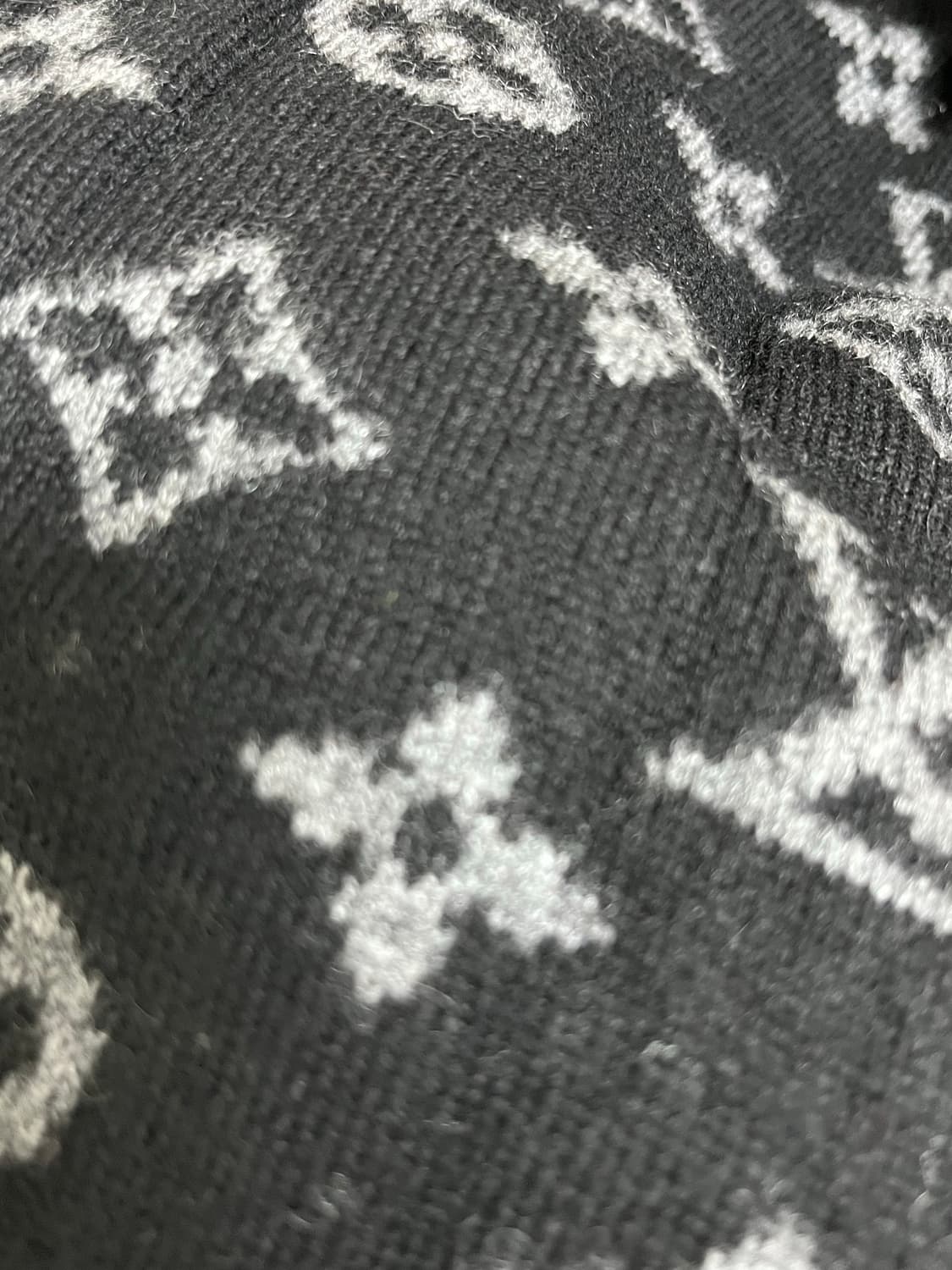 루이비통 / 하프앤하프 모노그램 캐시미어 니트 / 블랙 / M 상품이미지3