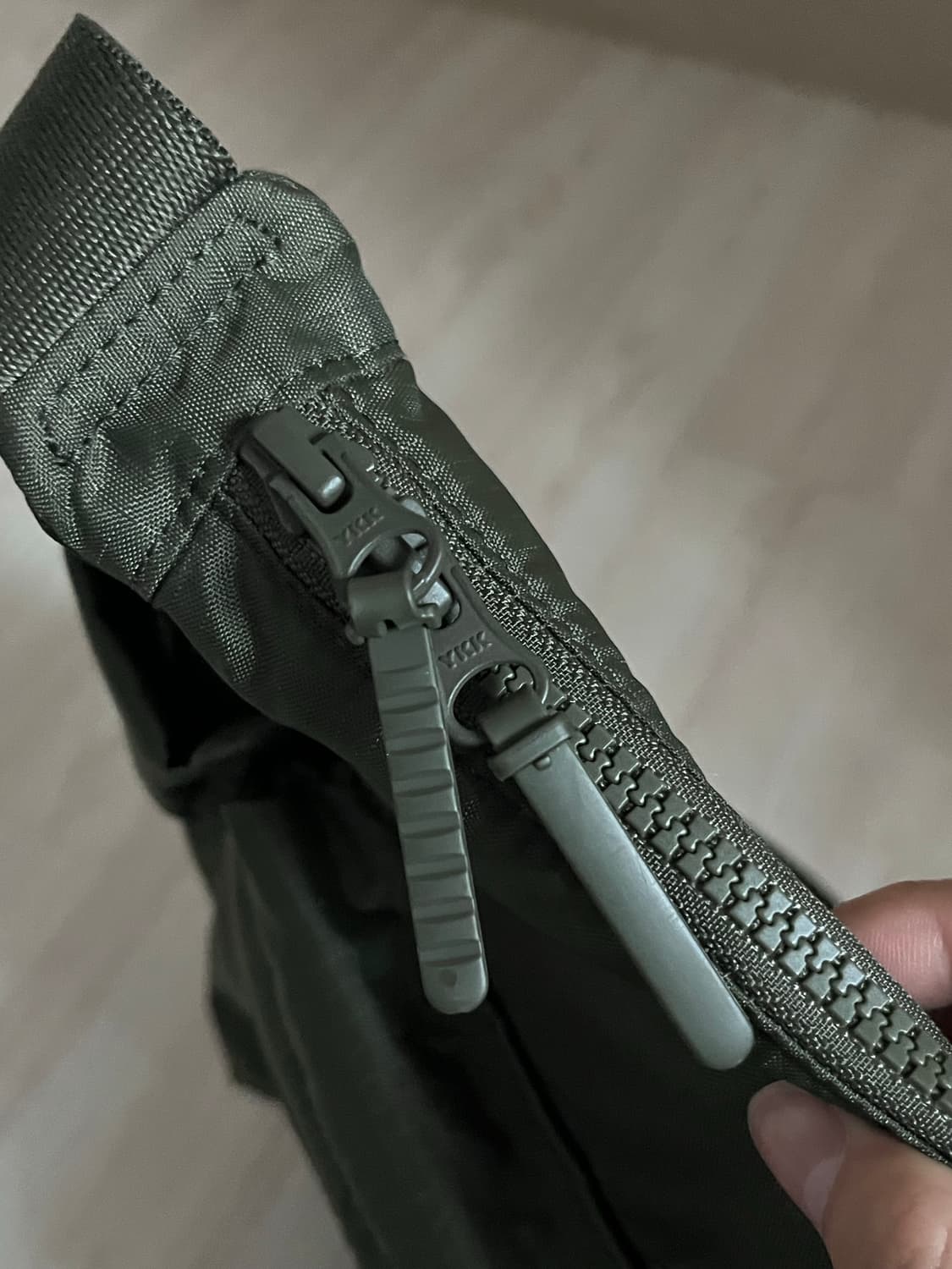 유니클로 멀티포켓 숄더백 상품이미지2