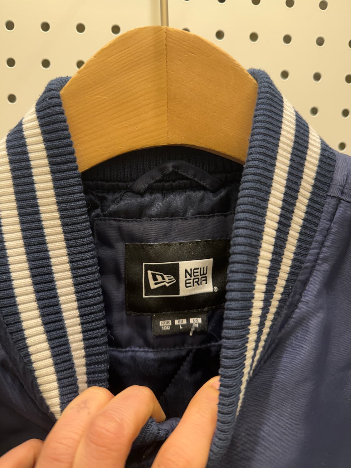 뉴에라 뉴욕 양키스 빅로고 사틴 바시티 점퍼 U328 상품이미지4