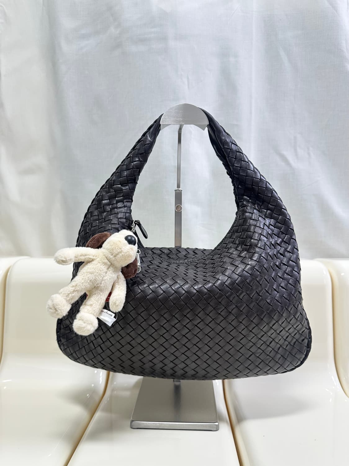 [A+ 정품] 보테가베네타 인트레치아토 호보백 다크브라운 상품이미지2