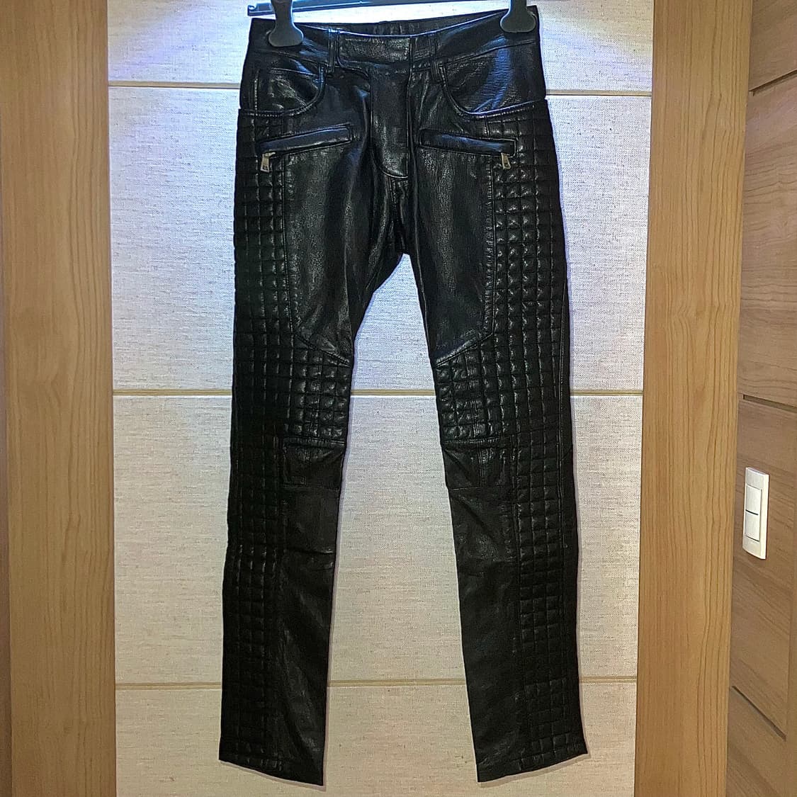발망 12fw 컬렉션 퀄팅 레더 바이커진 정품 급매 (가죽바지,스키니진) 상품이미지1