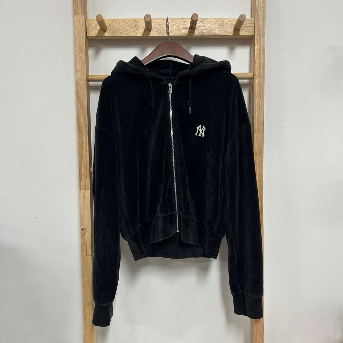 MLB 뉴욕 양키스 벨벳 후드집업 블랙 상품이미지2