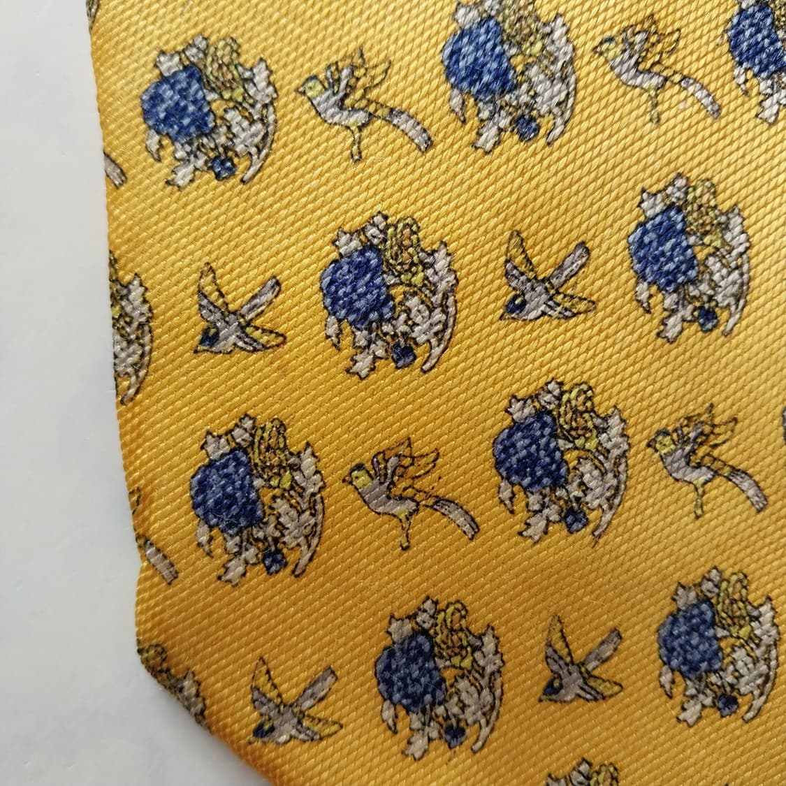 니나리치 실크 옐로우 새 모티브 넥타이 9.6cm A등급 K1942
 상품이미지6