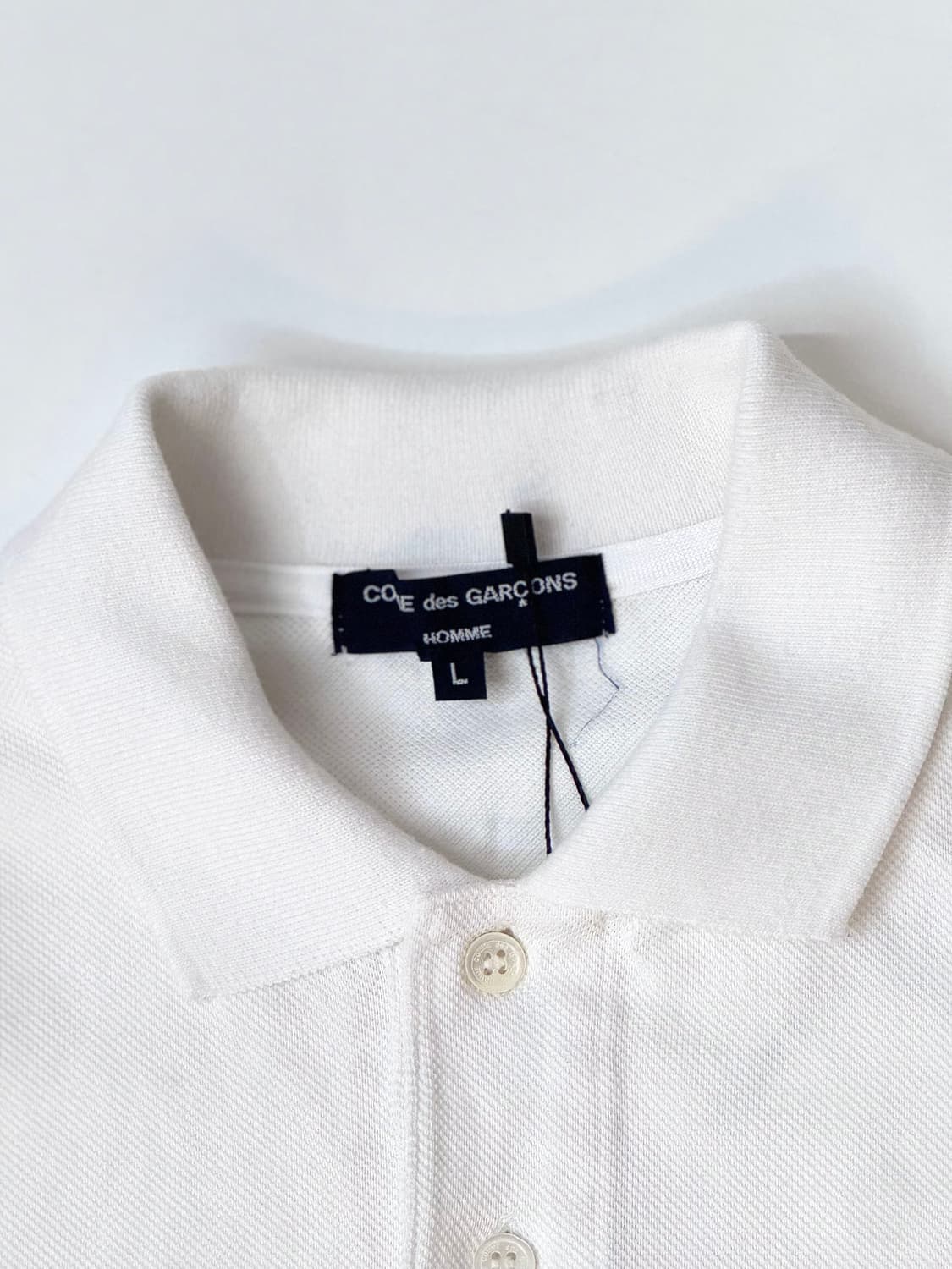 Comme des Garcons 꼼데가르송 화이트컬러 자수 로고 반팔티 상품이미지5