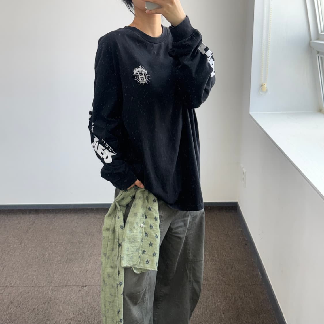 Huf 허프 사이드로고 블랙 롱슬리브 상품이미지1