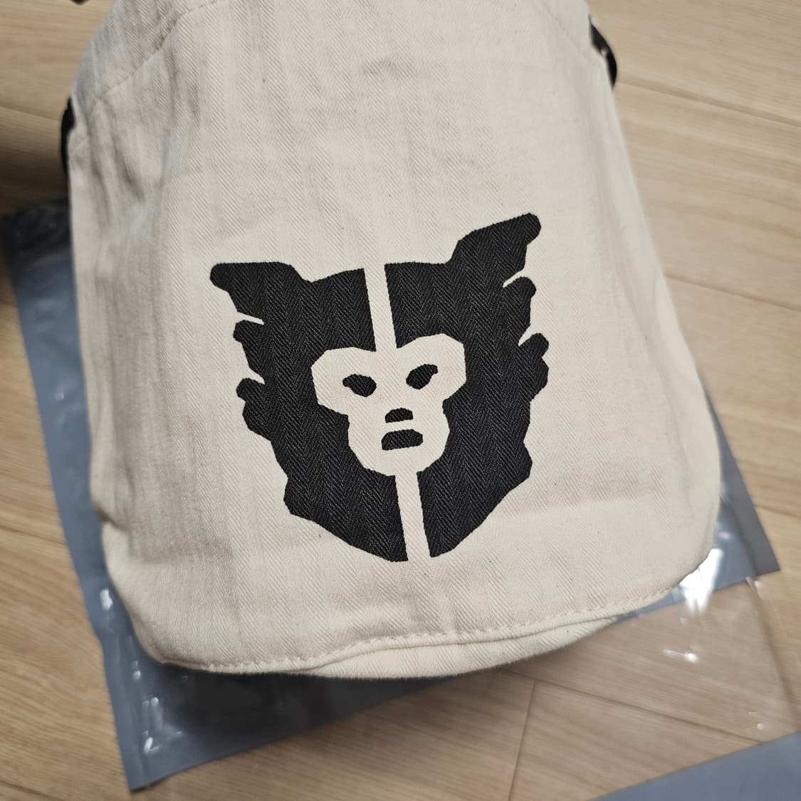 새제품) 휴먼 메이드 드로우스트링 백 화이트 HM28GD011 상품이미지4