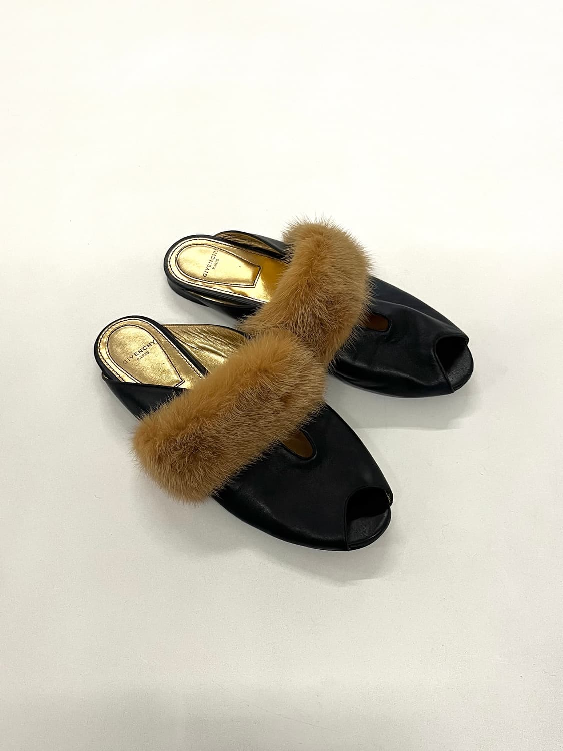 지방시 퍼 레더 뮬 슬리퍼 상품이미지1