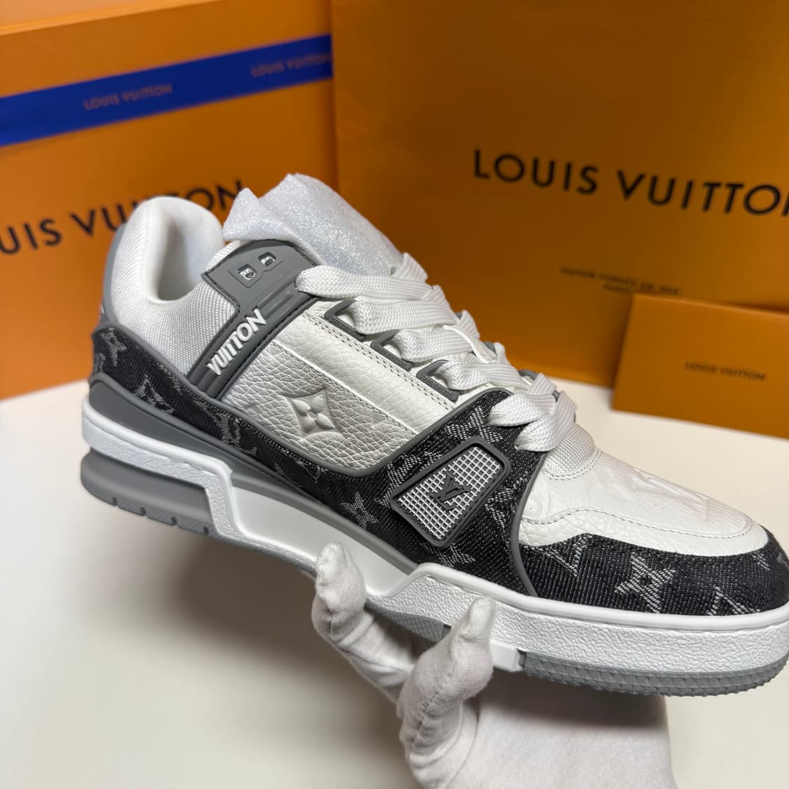 [정품/새상품/초특가] 루이비통 LV트레이너 스니커즈 그레이 상품이미지3