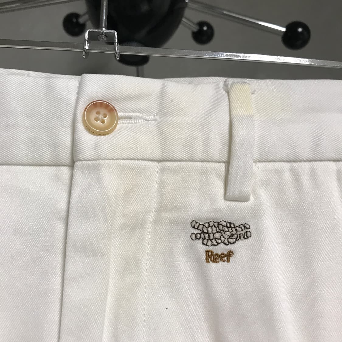 폴로 랄프로렌 멀티 자수 화이트 치노 팬츠 6(W) 상품이미지6